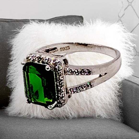 Sterling Silver Ring with Created Emerald and Diamonds - Picture 5 of 5